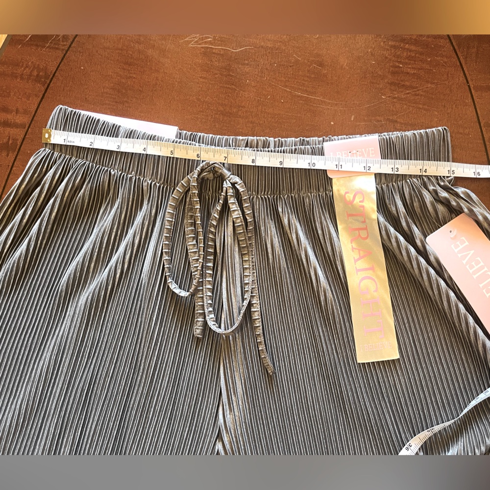 Pleated pants wide-leg silver metallic. Drawstring stretchy waist. Size L - Picture 9 of 12